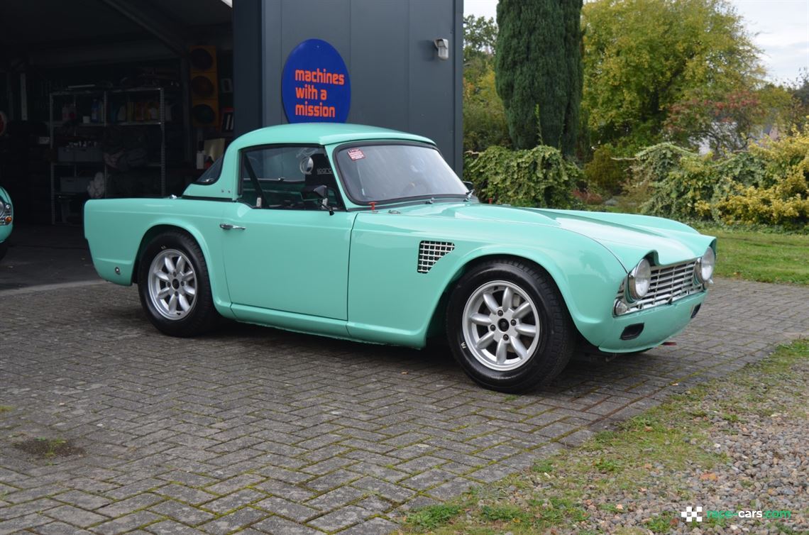 a-pair-of-matching-tr4s