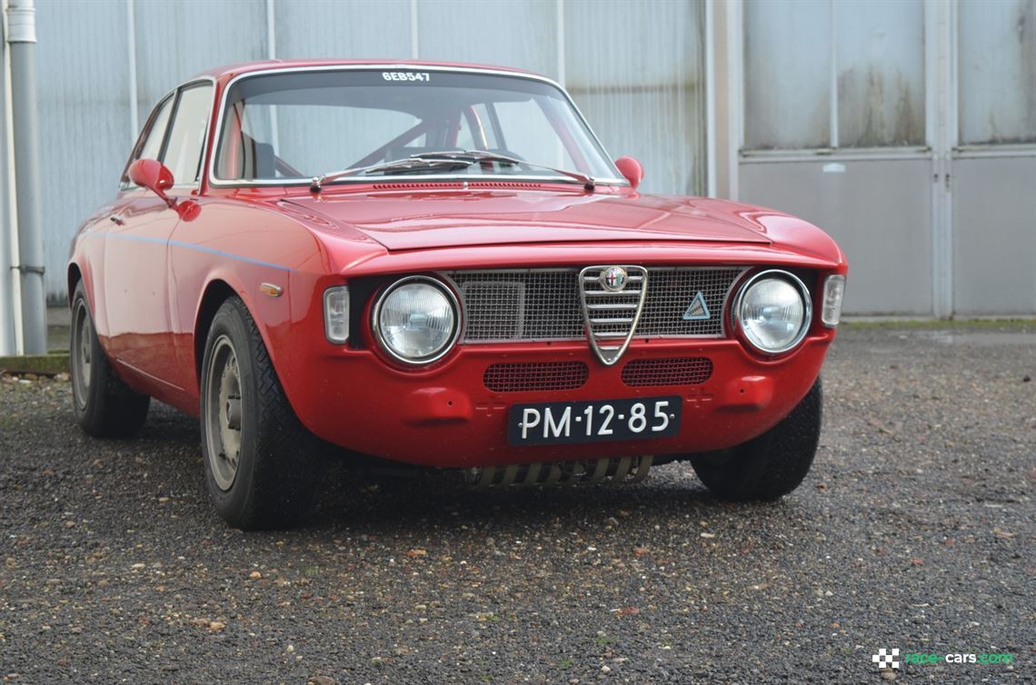 1967-alfa-romeo-gt-junior-in-gta-looks-with-2