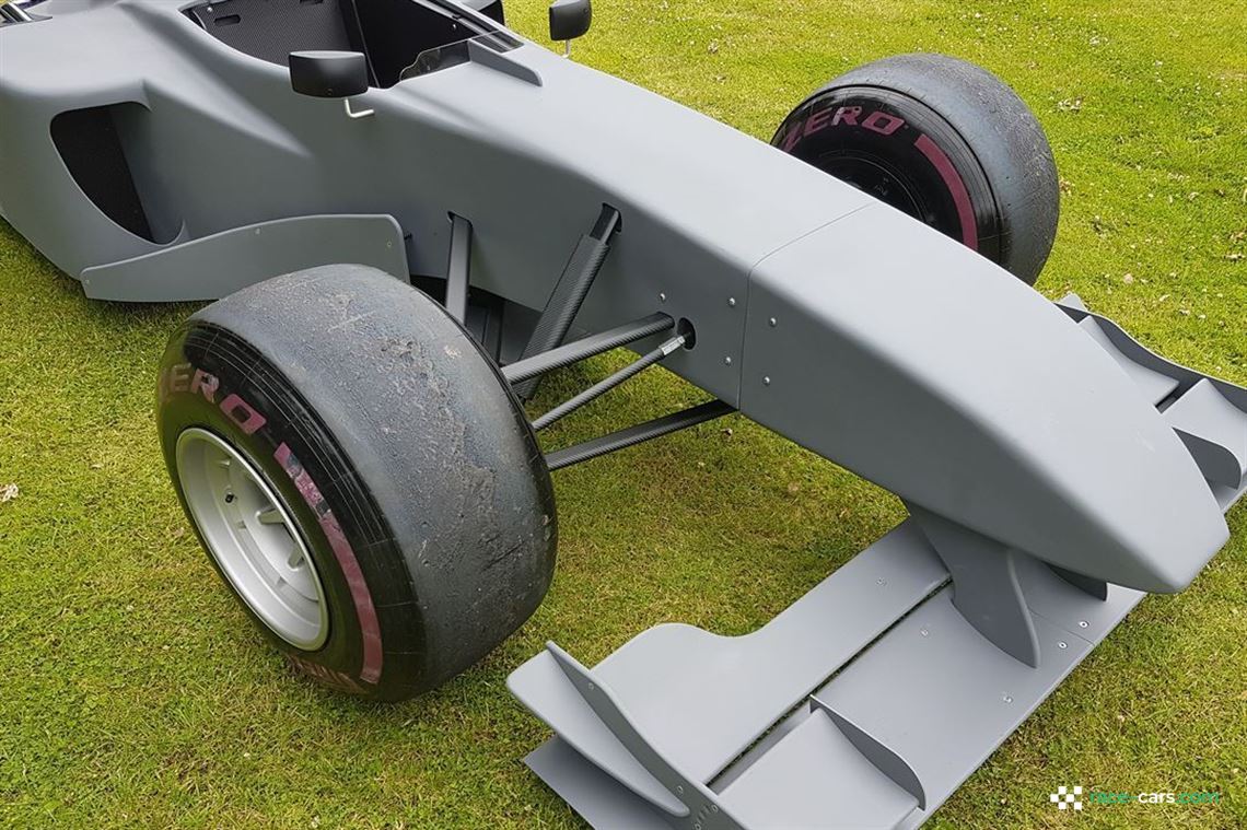 f1-full-size-show-car-simulator