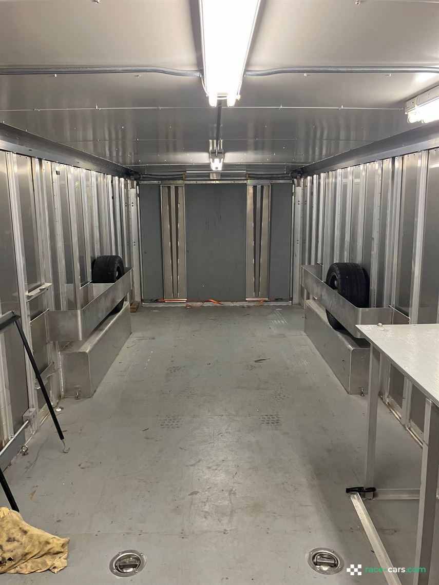 enclosed-aluminum-race-trailer